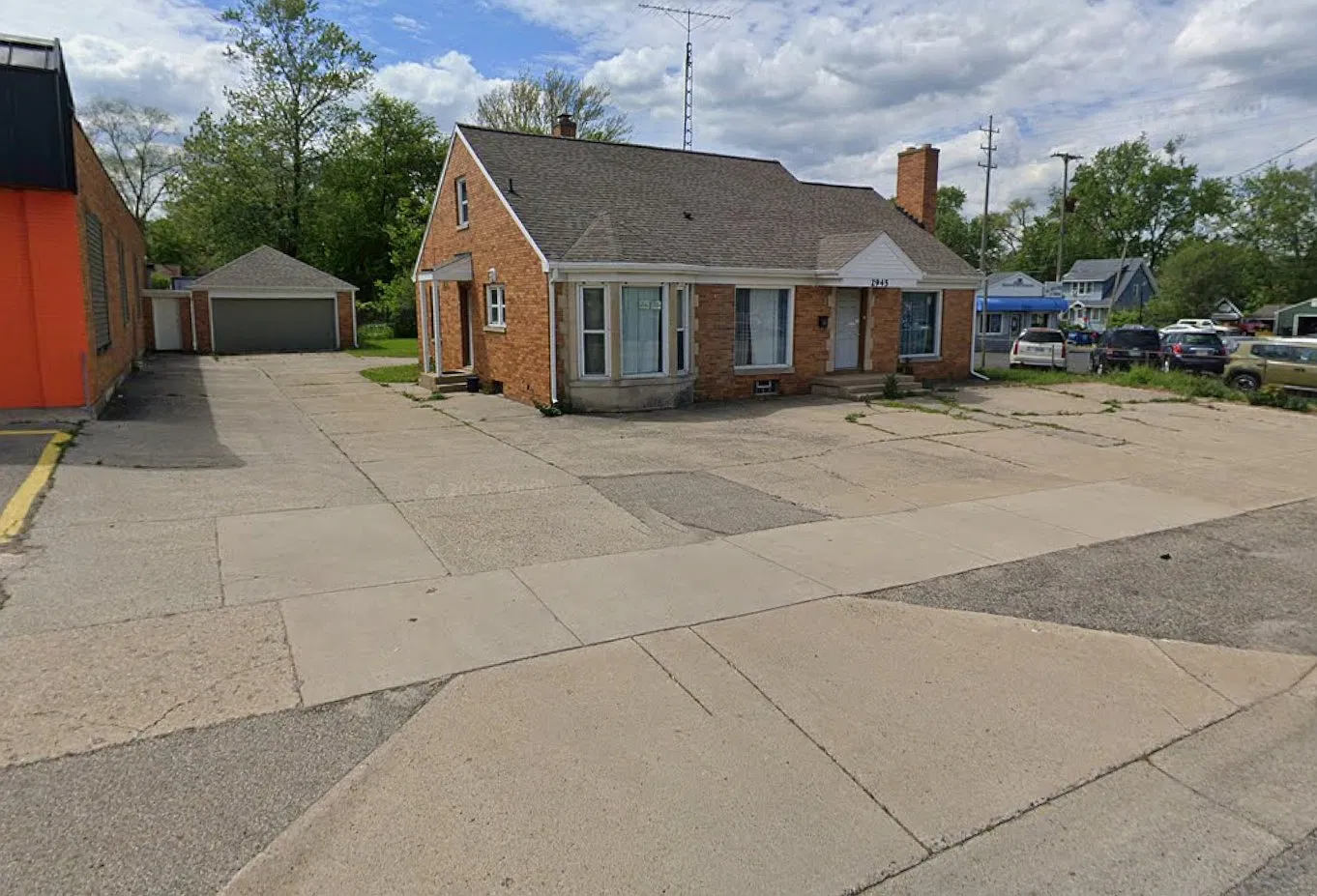 3 bed, 2298 sqft, $2,400 — Photo 1