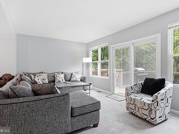 3rd image of 71 Kinsman View Cir
