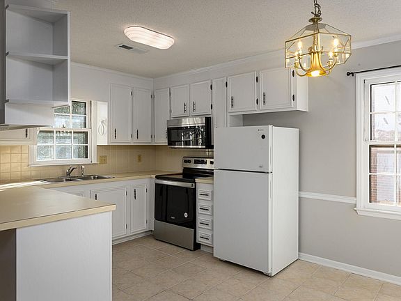 4th image of 214 Olde Vineyard Ct