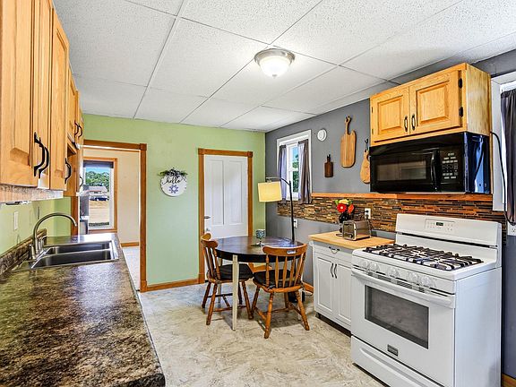 4th image of 602 Montrose Blvd