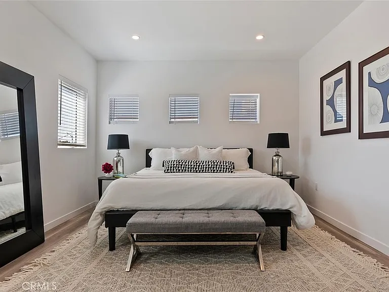 13538 Vanowen St #4 — Photo 17