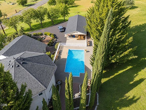 3rd image of 4935 Cherry Ln