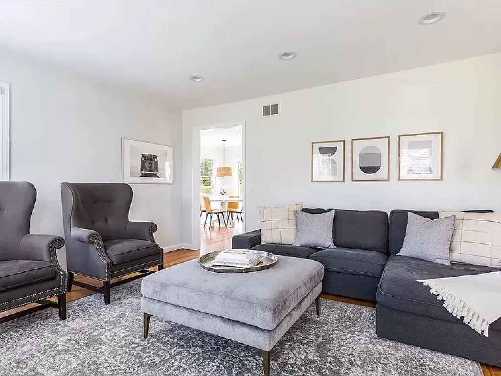 Charming Southampton Rental with Community Beach — Photo 3