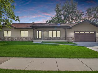 419 Las Olas Dr, Crown Point, IN 46307