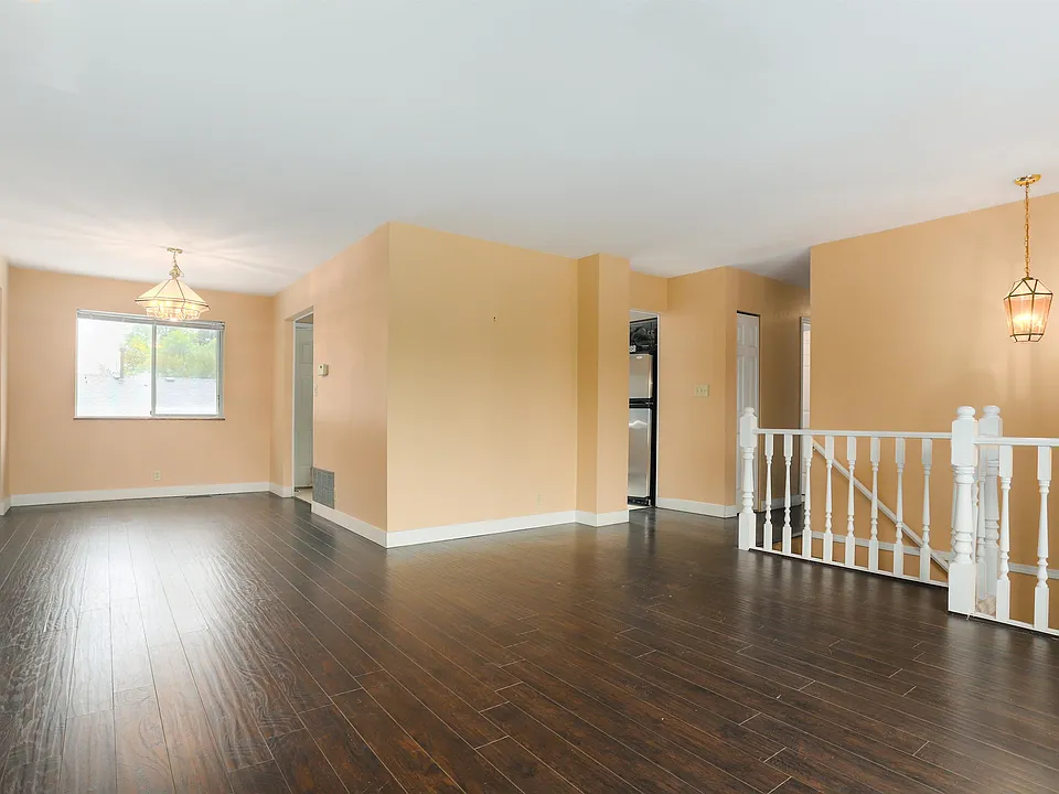 9496 209b Cres