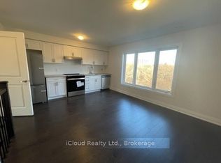 33 Wild Rose Gdns #B, Toronto, ON M6L 3B7