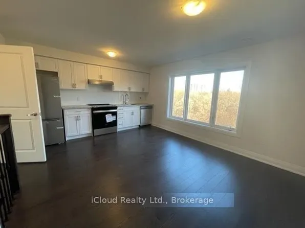 33 Wild Rose Gdns #B, Toronto, ON M6L 3B7