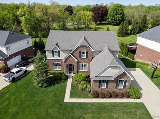 61080 Palomino Ct, South Lyon, MI 48178