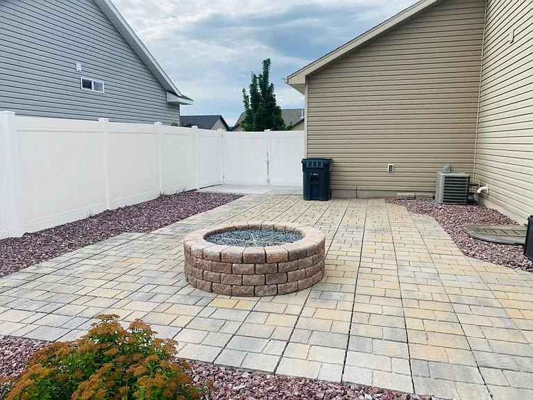 708 Emma Ct — Photo 25