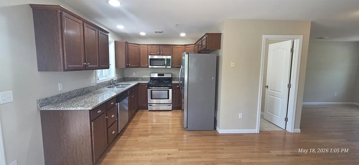Building Photo - 38 Maple St #6