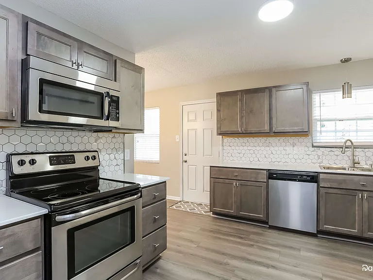 1315 Bacon St — Photo 5