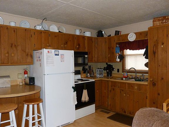 3rd image of 374 Redbird Dr
