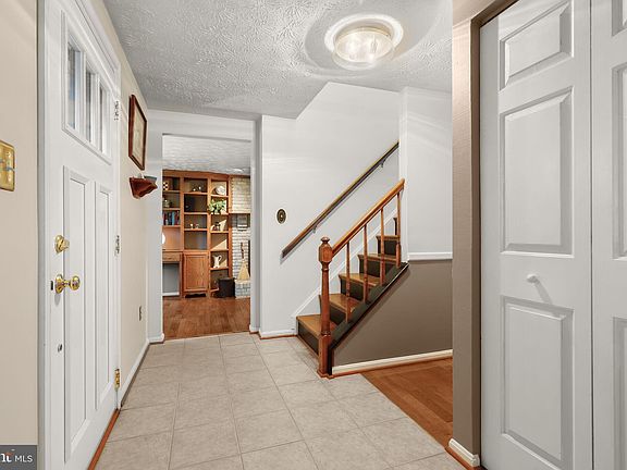 3rd image of 602 Friar Tuck Dr
