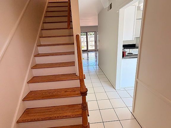 4th image of 176 Jamestown Dr #1