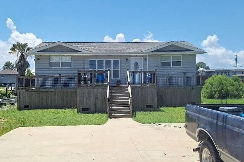 1st image of 243 Carr Dr