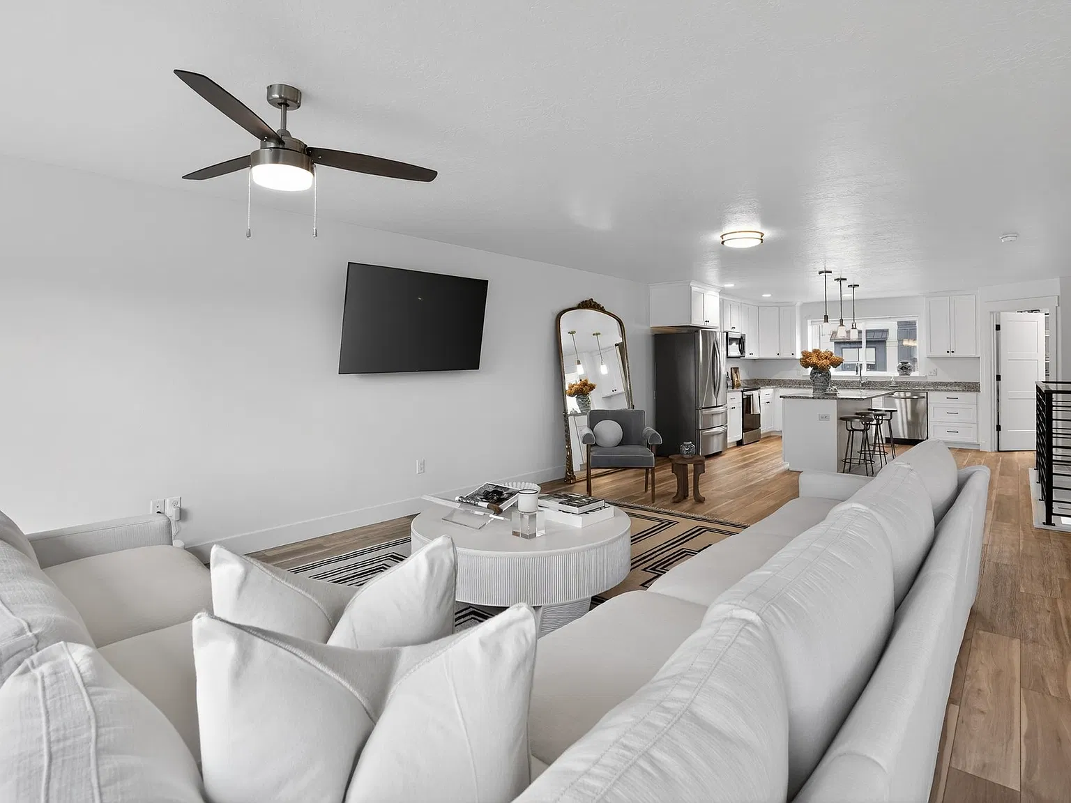 3 bed, 2.5 bath, 2250 sqft, $2,400 — Photo 3