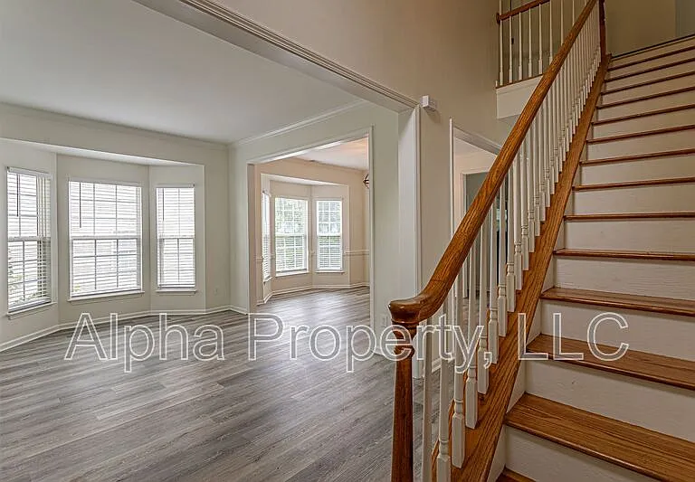 261 Highgate Cir — Photo 2