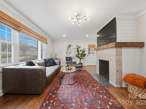 4th image of 524 Hibriten Dr SE