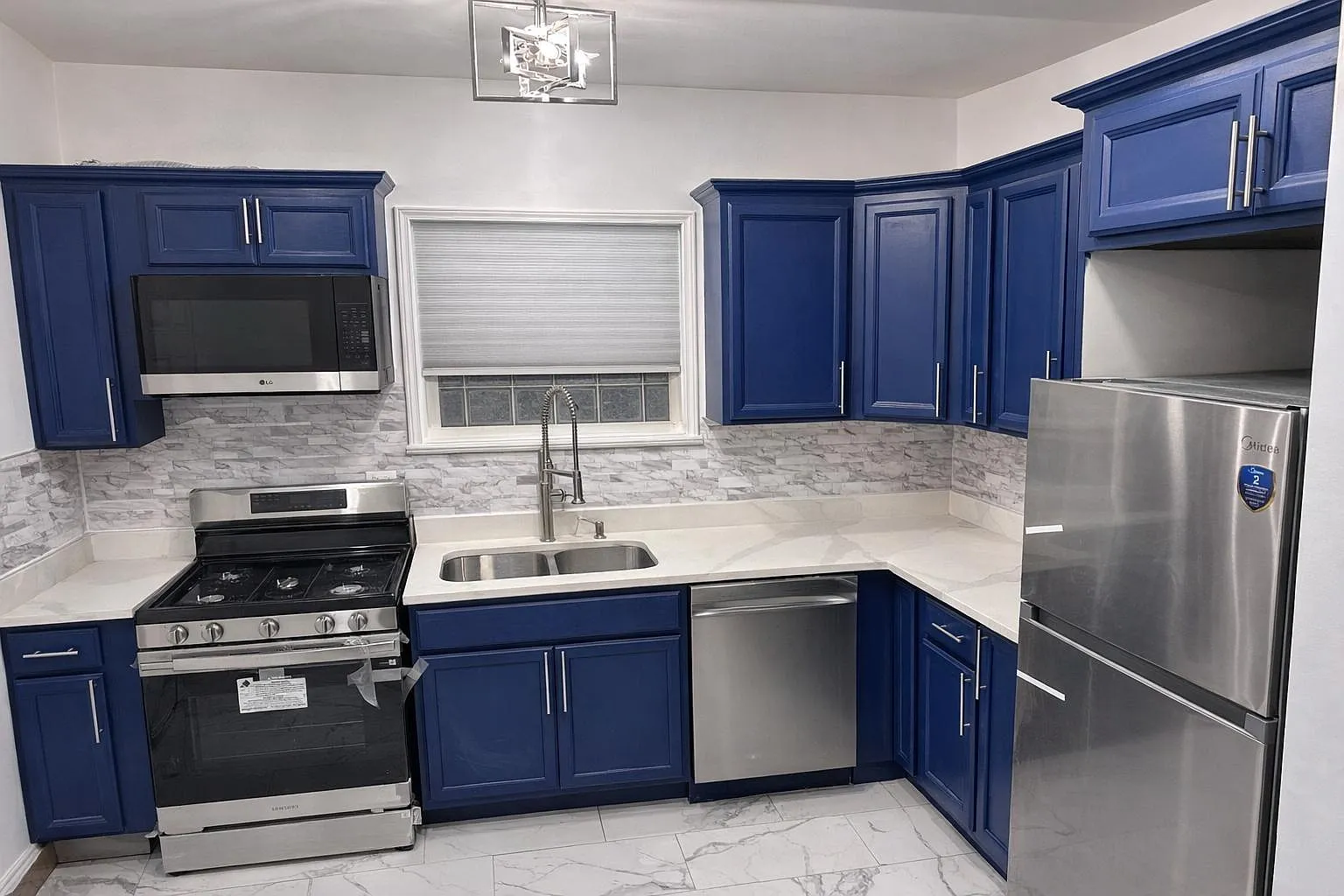 4 bed, 2.0 bath, 1875 sqft, $1,183 — Photo 3