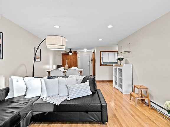 3rd image of 54 Fountain Ln APT 9