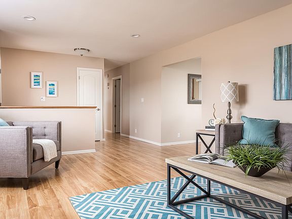 5th image of 245 Poinsettia Ave