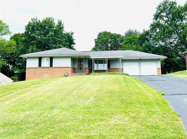 322 Fredrick Dr, Farrell, PA 16121