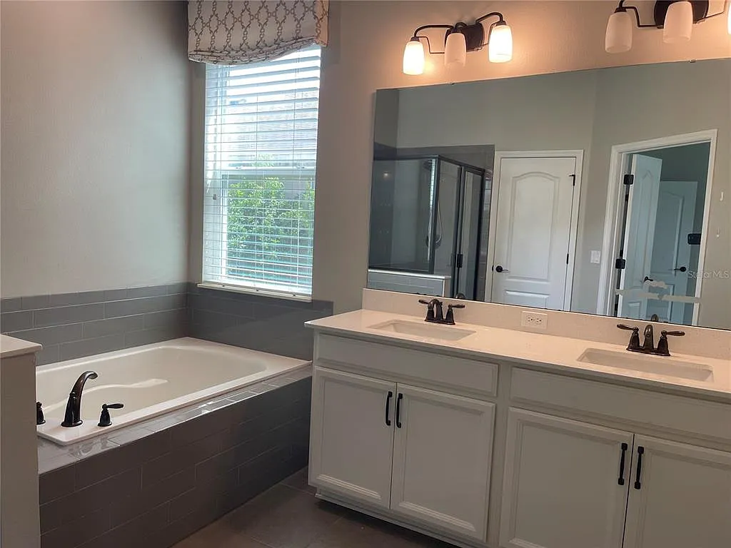 6 bed, 4.0 bath, 3545 sqft, $2,999 — Photo 4
