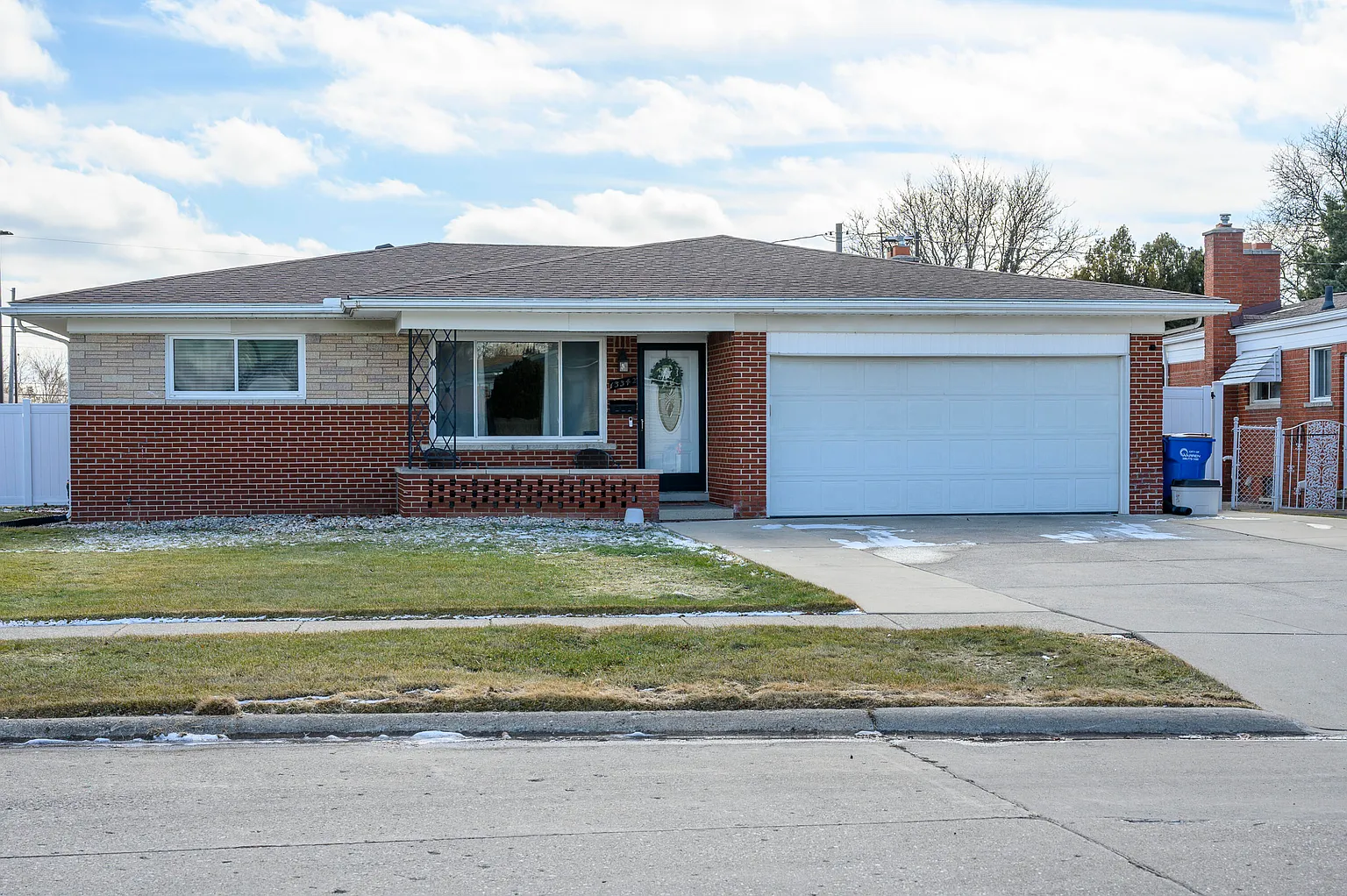 13342 Lutz Ave photo 1