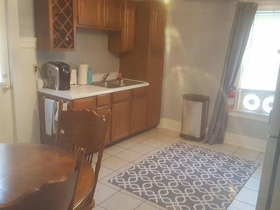 4th image of 512 1/2 E Exchange St