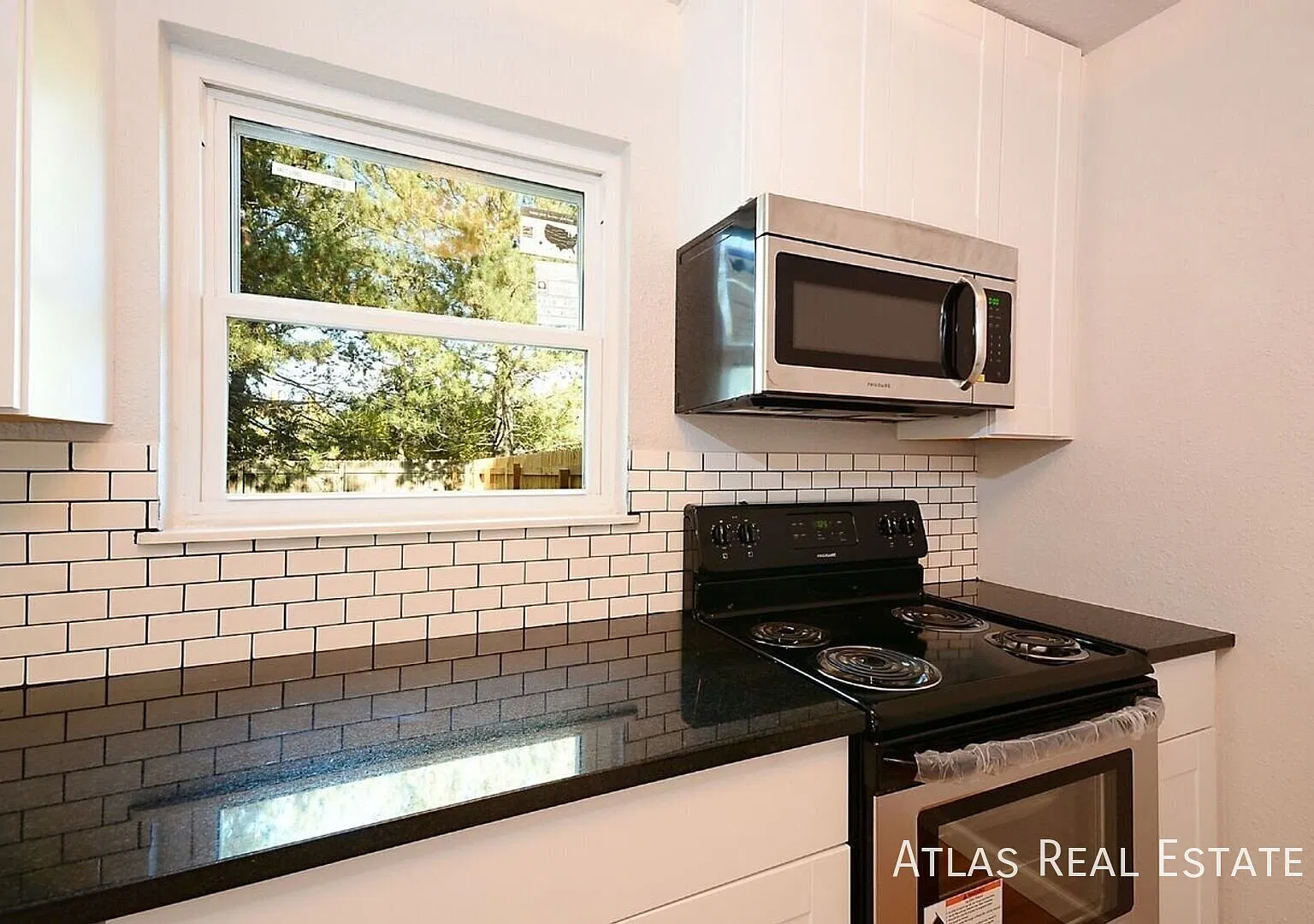 Cannot Miss Affordable 4 Bed 2.5 Bath Townhouse Near Boulder Reservoir and Gunbarrel. Private Fen... — Photo 2