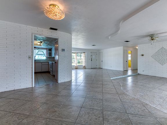 5th image of 9697 Dahlia Ave