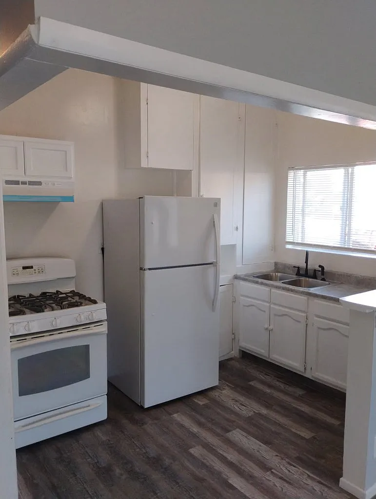 439 W Cowles St — Photo 3