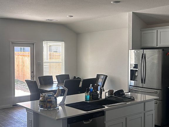 4th image of 356 Gladiola Loop