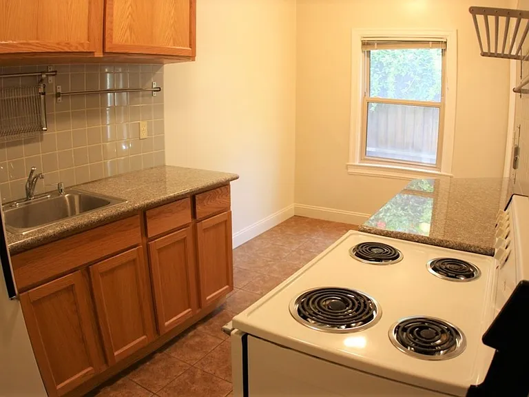 291 Lester Ave — Photo 5