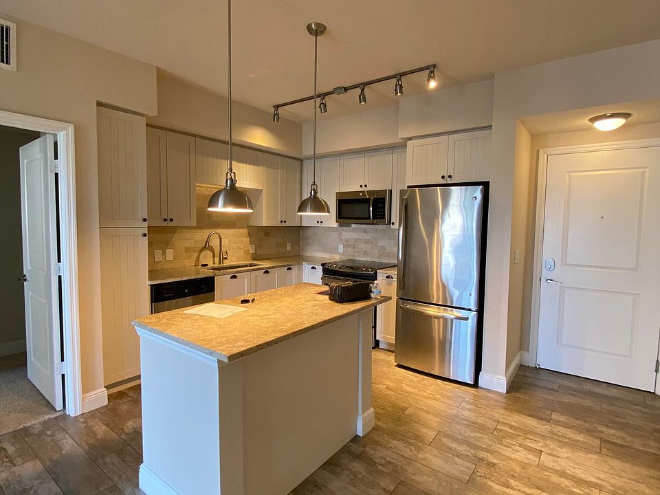 1st image of 1012 SE 15th St #624
