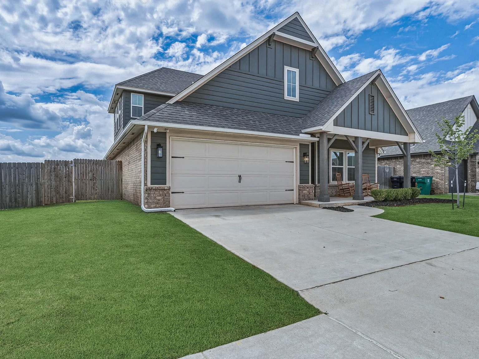 4 bed, 2.5 bath, 2055 sqft, $4,500 — Photo 2