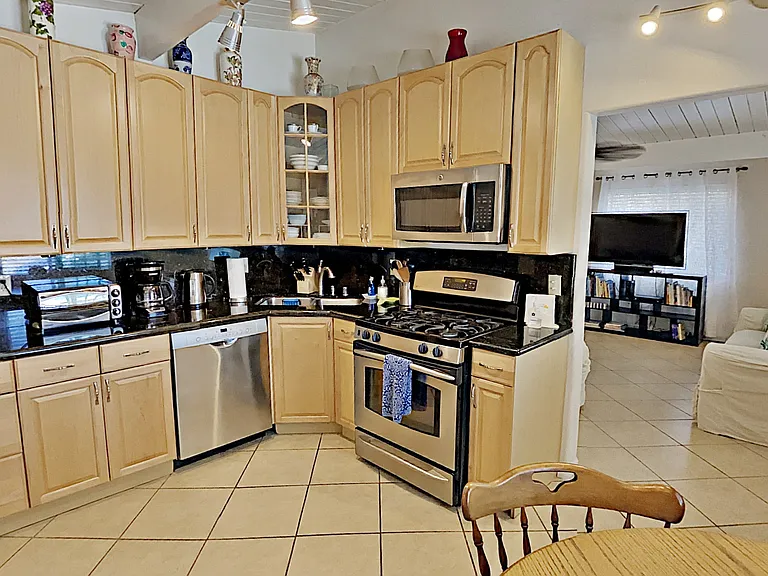 4742 Kleefeld Ave — Photo 32