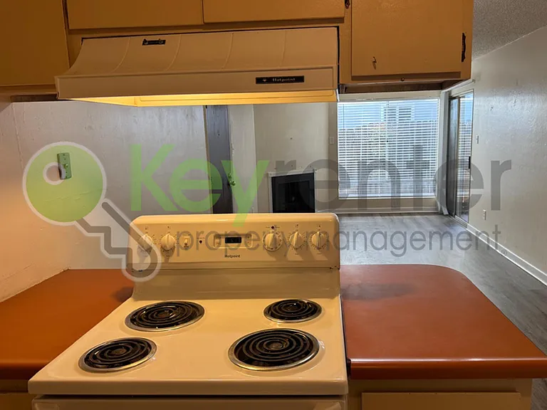 2515 H St #5 — Photo 15