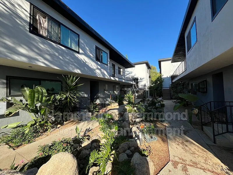 5722 Woodman Ave — Photo 1