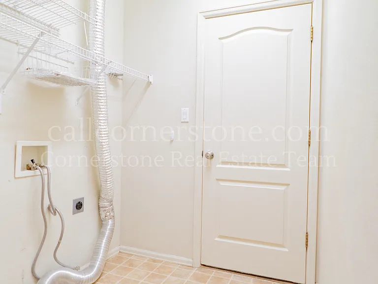 3305 Hollycrest Dr — Photo 17