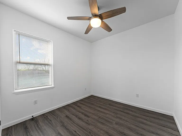 323 Gabriel St #101 — Photo 22