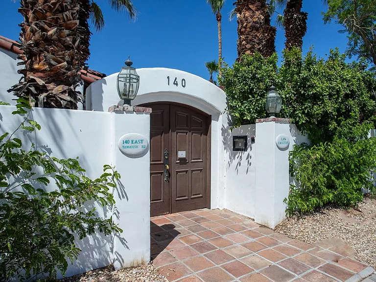 140 E. Tamarisk Road — Photo 2