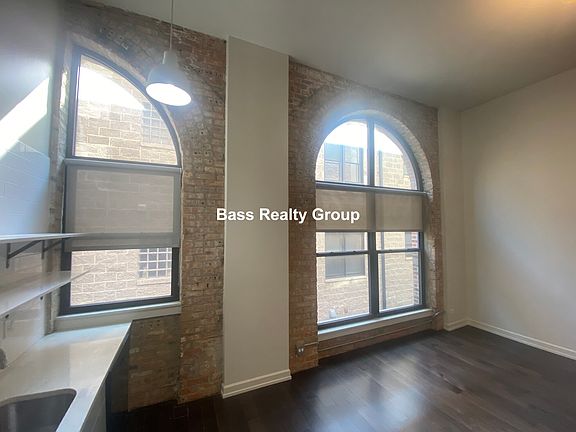 3rd image of 5021 N Kenmore Ave #205