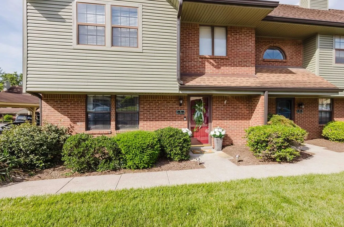 3 bed, 2.5 bath, 1642 sqft, $1,800 — Photo 1