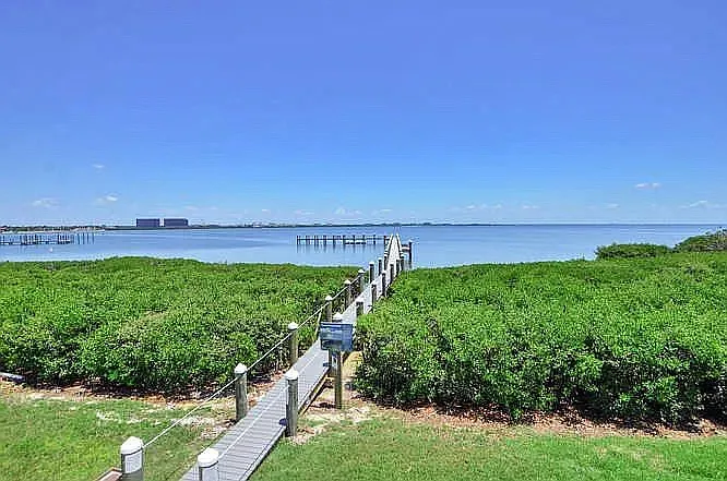 4205 Bay Club Cir — Photo 4