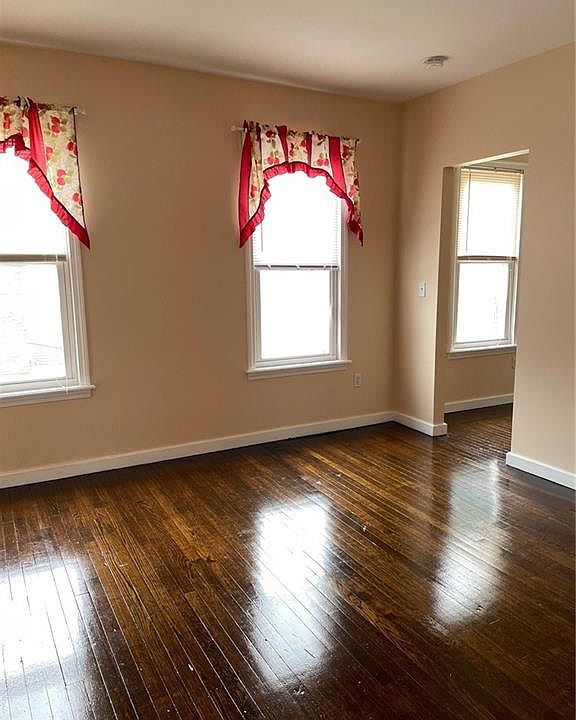 1st image of 69 Orchard St #2