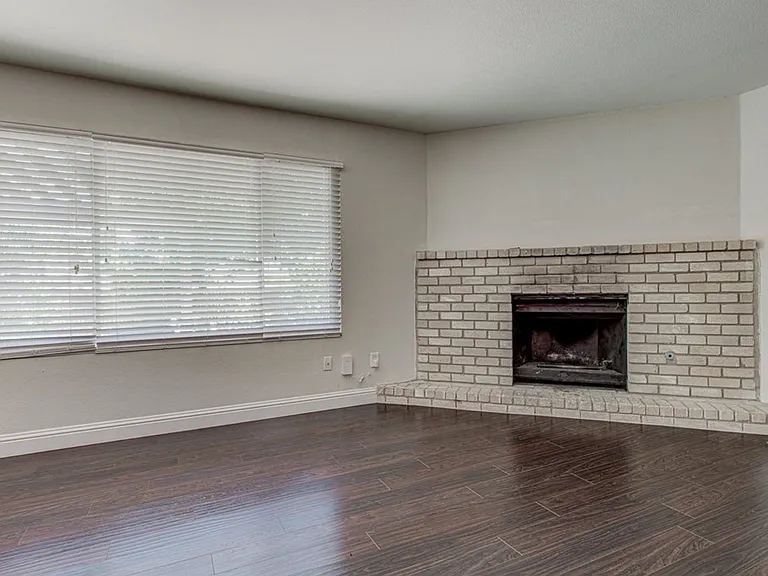 1711 Cricket Hollow Dr — Photo 13