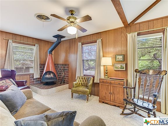4th image of 230 Dobie Dr