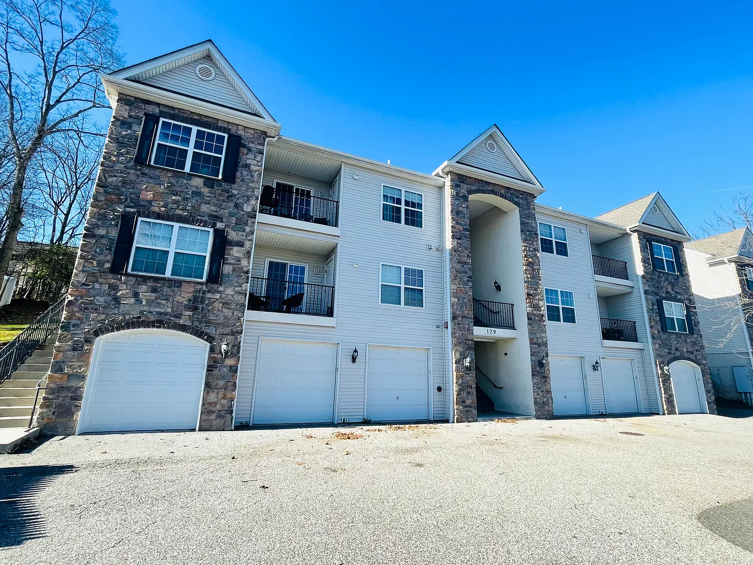 2 bed, 1525 sqft, $2,400 — Photo 1