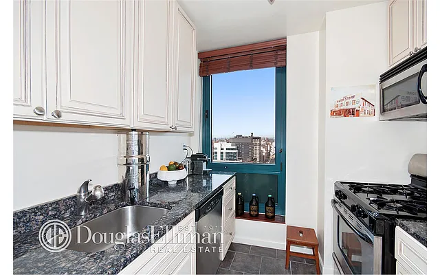 Rented by Douglas Elliman | media 29